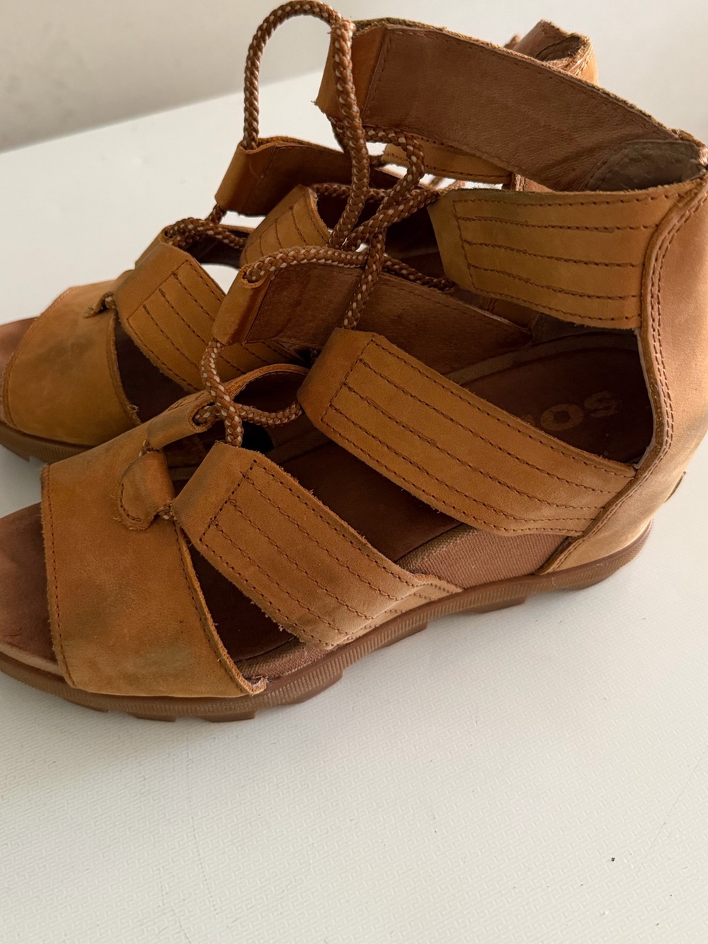 SOREL Joanie II Leather Lace-Up Wedge Sandals – Camel / Tan (NL3224-224) Size 8